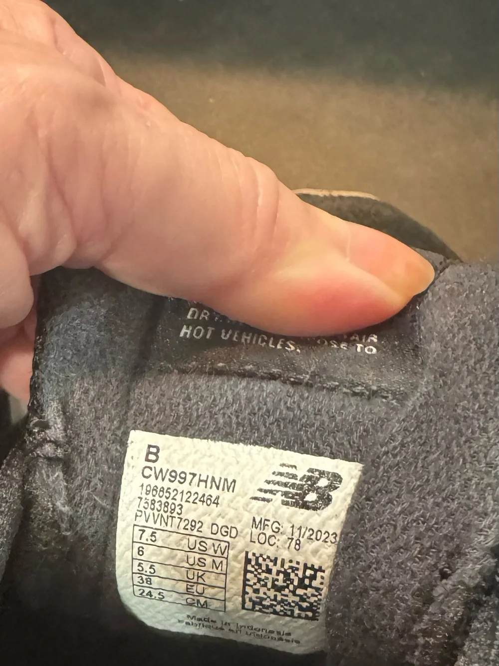 New Balance Men’s Black and White Athletic Sneakers